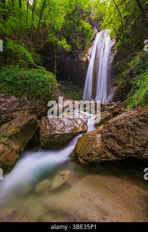 Francia, Isere, Varces-Allieres-et-Risset, Parco naturale regionale del Vercors, cascata Allieres o cascata Pissarde Foto Stock