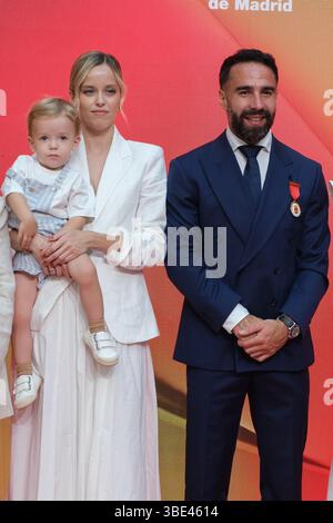 Madrid, Spagna. 27 maggio 2025. Daphne Cañizares e Daniel Carvajal durante la medaglia d'oro dell'amministrazione regionale al calciatore del Real Madrid Daniel Carvajal, al Real Casa de Correos, il 27 maggio 2025 a Madrid, Spagna. (Foto di Oscar Gonzalez/Sipa USA) credito: SIPA USA/Alamy Live News Foto Stock