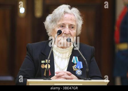 San Pietroburgo, Russia. 27 maggio 2025. Elena Tikhomirova, durante la cerimonia di assegnazione delle insegne alle persone che hanno ricevuto il titolo di cittadino Onorario di San Pietroburgo presso il Palazzo Mariinsky. Crediti: ZUMA Press, Inc./Alamy Live News Foto Stock