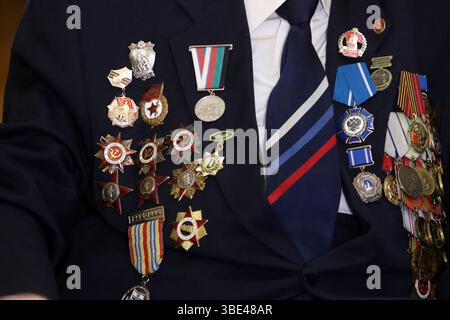 San Pietroburgo, Russia. 27 maggio 2025. Medaglie e ordini, durante la cerimonia di assegnazione delle insegne alle persone insignite del titolo di cittadino Onorario di San Pietroburgo al Palazzo Mariinsky. Crediti: ZUMA Press, Inc./Alamy Live News Foto Stock
