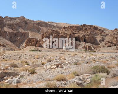 Grotta n. 1 prima scoperta Grotte nella scogliera di Marl presso il sito archeologico di Qumran sulla riva del Mar morto, in Cisgiordania, Israele, il sito di Qumran Foto Stock