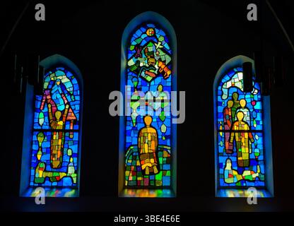 Vetrate colorate di Victor Sparre nella Chiesa Immanuel (tedesco: Immanuelkirche; norvegese: Immanuelkirken) una chiesa protestante nell'America-G. Foto Stock