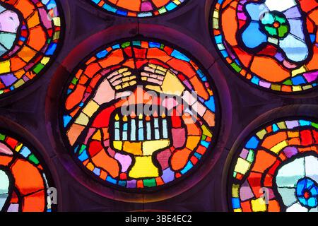 Vetrate colorate di Victor Sparre nella Chiesa Immanuel (tedesco: Immanuelkirche; norvegese: Immanuelkirken) una chiesa protestante nell'America-G. Foto Stock
