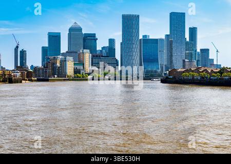 Vista di Canary Wharf e del Tamigi a Londra, Inghilterra Foto Stock