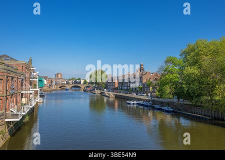 Il fiume Ouse da Skeldergate Bridge, York, Inghilterra, Regno Unito. Foto Stock
