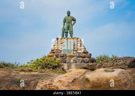 Immagine ad alta risoluzione che cattura lo splendido paesaggio costiero e le famose formazioni rocciose del Geopark Yehliu nel nord di Taiwan. Dotato di robuste S Foto Stock