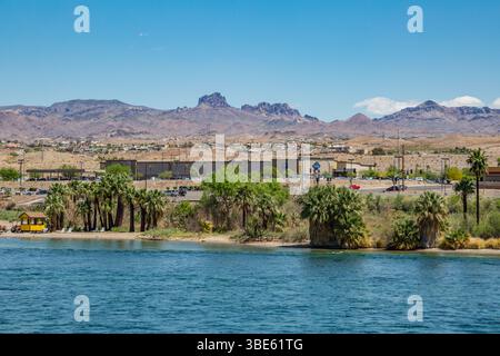 Il magazzino Sam's Club nel deserto, accanto al fiume Colorado a Bullhead City, Arizona Foto Stock