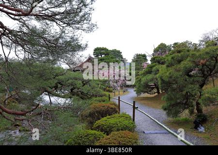 Santuario Heian, santuario shintoista e giardini paesaggistici a Okazaki Nishitennocho, Sakyo Ward, Kyoto, Giappone Foto Stock