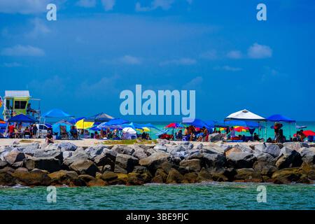 Miami Beach, Florida, USA - 25 maggio 2025: Weekend a Haulover Beach Miami Foto Stock