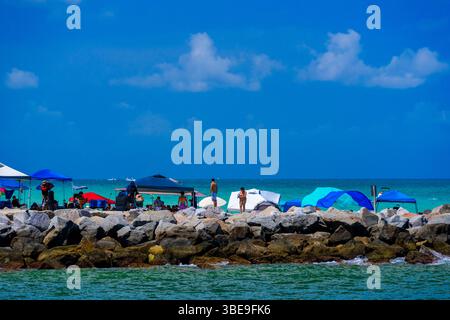 Miami Beach, Florida, USA - 25 maggio 2025: Weekend a Haulover Beach Miami Foto Stock