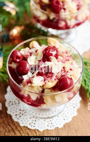 Budino di riso alle mandorle con salsa di ciliegie Foto Stock