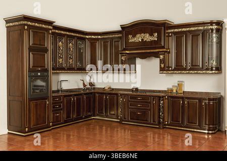 Tashkent, Uzbekistan - 16 maggio 2016: Mobili da cucina di lusso in stile vintage Foto Stock
