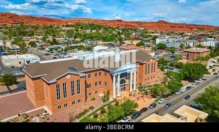 Aeroporto e centro di St George, Utah, con volo Red Rock Mesas Foto Stock