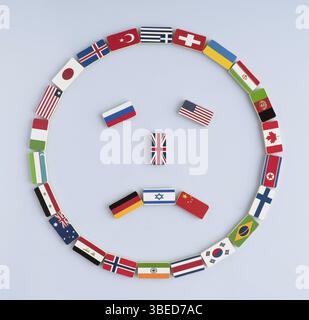 Illustrazione di una faccia sorridente proveniente dalle bandiere nazionali sui domini. Concetto di pace e del Commonwealth delle Nazioni e dell'ordine mondiale Foto Stock