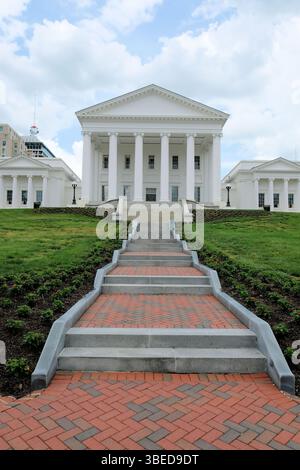 Il Campidoglio della Virginia a Richmond; sede del governo statale per il Commonwealth della Virginia, situato in Capitol Square; costruito tra il 1785 e il 1788. Foto Stock
