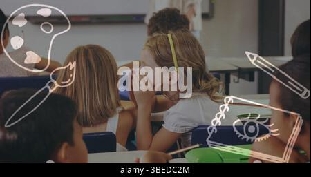 Ragazza pendente con fascia gialla che sussurra per l'accompagnatrice alle scrivanie dell'aula, con rivestimento a doodle Foto Stock