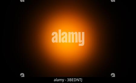 Sfera arancione brillante con effetto gradiente. Riflettore con sfondo granuloso nero e sfumatura arancione, gradiente astratto pastello, ampia bobina Foto Stock