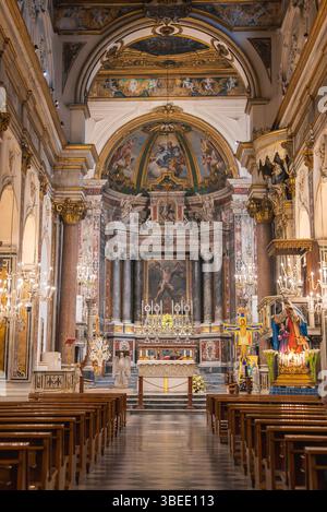 Interni decorati della Cattedrale di Amalfi caratterizzati da un complesso design altare Foto Stock