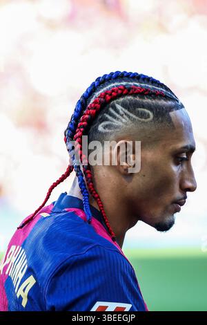 Barcellona, Spagna. 18 maggio 2025. Raphinha del Barcellona visto durante la partita di la Liga tra FC Barcelona e Villarreal all'Estadio Olimpico de Montjuic di Barcellona. Foto Stock