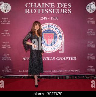 Beverly Hills, California, Stati Uniti. 25 maggio 2025. Deborah Castine, MD, che frequenta la Chaîne des Rôtisseurs Beverly Hills, celebra l'eccellenza culinaria al Gravitas Club di Beverly Hills, California. Credito: Sheri Determan Foto Stock