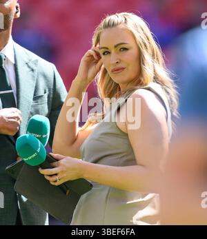 Londra, Regno Unito. 17 maggio 2025. Crystal Palace contro Manchester City - finale di fa Cup - Stadio di Wembley. Laura Woods, presentatrice televisiva. Crediti immagine: Mark Pain/Alamy Live News Foto Stock