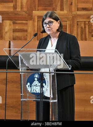 Milano, Italia Europa: Domande aperte per un futuro incontro comune presso l'Università Cattolica del Sacro cuore con le istituzioni nazionali e il Parlamento europeo nella foto: Elena Beccalli Rettore dell'Università Cattolica del Sacro cuore Foto Stock