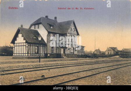 Questa cartolina d'epoca degli anni '1920-'1930 mostra la stazione ferroviaria di Góra lska, ora demolita, in Polonia, un tempo un importante snodo dei trasporti. Foto Stock