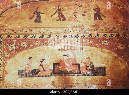 Murale di Gurdwara Batala Jhanda Singh nella regione di Gujranwala raffigurante Guru Nanak con Bhai Mardana, Bhai Bala e Radha Krishna. Probabilmente del XVIII o XIX secolo. Foto Stock