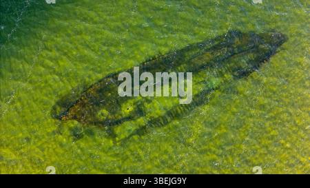 Foto aerea di un relitto, Joys, affondato a Sturgeon Bay il 23 dicembre 1898; Sturgeon Bay, Door County, Wisconsin, in una piacevole estate Foto Stock
