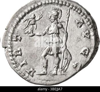 Un denario coniato durante il regno dell'imperatore Settimio Severo (193-211 d.C.), raffigurante virus, personificando l'eccellenza militare romana e il potere. Foto Stock