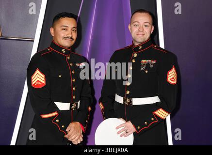 Las Vegas, Vereinigte Staaten. 26 maggio 2025. I membri dell'esercito degli Stati Uniti arrivano agli American Music Awards 2025 a Fontainebleau a Las Vegas, Nevada, USA, il 26 maggio 2025. Credito: dpa/Alamy Live News Foto Stock