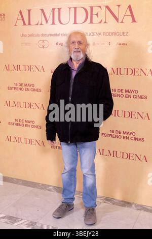 Madrid, Spagna. 6 maggio 2025. Montxo Armendáriz partecipa alla prima "Almudena" al Cine Estudio del Circulo de Bellas Artes. Credito: SOPA Images Limited/Alamy Live News Foto Stock