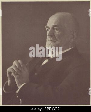 Questa riproduzione in bianco e nero di una fotografia tra il 1900 e il 1920 mostra Wilhelm von Speyr. L'immagine cattura la sua somiglianza in modo dettagliato e autentico. Foto Stock