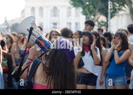 Roma, Italia. 29 maggio 2025. Marcia rumorosa contro i femminicidi da San Giovanni a San Lorenzo organizzata da Studentesse ed associazioni Ñ Roma Ñ Italia Ñ Gioved“ 29 maggio 2025 - Cronaca - (foto di Cecilia Fabiano/ Credit: LaPresse/Alamy Live News Foto Stock