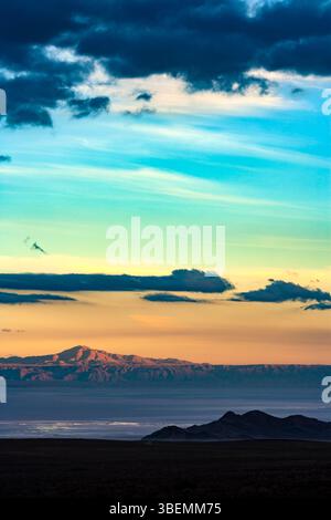 L'immensa salina di Atacama al crepuscolo. Foto Stock