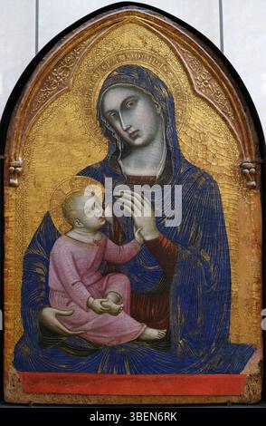 "La Vierge et l'Enfant" (Madonna con bambino) di Barnaba da Modena, dipinta negli anni '1370, dimostra lo stile tardo gotico. Il dipinto raffigura la Vergine con il bambino in una composizione serena e formale. Foto Stock