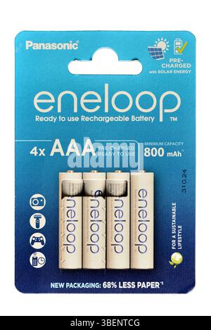 Confezione batterie ricaricabili AAA Panasonic Eneloop, precaricate con energia solare per una soluzione di alimentazione più sostenibile Foto Stock