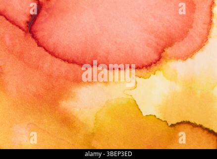 Colorato acquerello dipinto astratto che mostra vibranti tonalità arancio e giallo Foto Stock