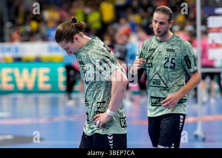 Mannheim, Germania. 29 maggio 2025. v.li.: Juri Knorr (RNL, 10), Olle Forsell Schefvert (RNL, 25), Spieler der Rhein-Neckar-Löwen, Enttäuschung die Niederlage, enttäuscht über nach dem Schlusspfiff, highlight, Verlierer, verloren, frustrazione, deluso, pessimistisch, 29.05.2025, Mannheim (Deutschland), Handball, Bundesliga, Rhein-Neckar Löwen - TVB Stoccarda credito: dpa/Alamy Live News Foto Stock