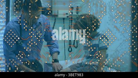 Connessioni a microprocessore contro medico maschio asiatico che esamina il ginocchio del ragazzo caucasico in ospedale Foto Stock