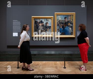 National Gallery, Londra, Regno Unito. 30 maggio 2025. La National Gallery riunisce Edouard Manet 1832-1883) dipinti che una volta facevano parte di una grande tela e non sono stati visti insieme per 20 anni. L'angolo di un Café-Concert (1878-80) viene riunito al Café (1878), prestato dalla collezione Oskar Reinhart "Am Römerholz" di Winterthur, Svizzera. Non visti insieme dopo la mostra di successo tenuta presso la collezione Oskar Reinhart 'am Römerholz' nel 2005/6, i dipinti sono stati eccezionalmente reincorniciati in cornici personalizzate che mostrano i bordi delle tele. Crediti: Malcolm Park/Alamy Live News Foto Stock