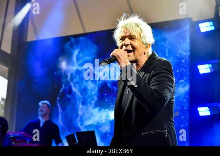 Matthias Reim der deutscher Pop Rock und Schlagersaenger auf der Buehne bei seinem Freiluft Konzert Best of LIVE Open Air 2025 im Amphitheatre am 29.05.2025 in Gelsenkirchen NRW Deutschland *** Matthias Reim il cantante tedesco Pop Rock e Schlager sul palco al suo concerto all'aperto Best of LIVE Open Air 2025 all'Amphitheatre il 29 05 2025 a Gelsenkirchen NRW Germania Foto Stock