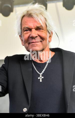 Matthias Reim der deutscher Pop Rock und Schlagersaenger auf der Buehne bei seinem Freiluft Konzert Best of LIVE Open Air 2025 im Amphitheatre am 29.05.2025 in Gelsenkirchen NRW Deutschland *** Matthias Reim il cantante tedesco Pop Rock e Schlager sul palco al suo concerto all'aperto Best of LIVE Open Air 2025 all'Amphitheatre il 29 05 2025 a Gelsenkirchen NRW Germania Foto Stock