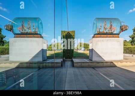 La nave di Nelson in una scultura in bottiglia al National Maritime Museum, Greenwich, Londra, Inghilterra Foto Stock