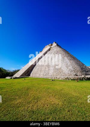 Piramide della fortuna o piramide del mago, Uxmal, Stato dello Yucatan, Messico Foto Stock