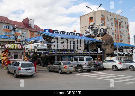 KAMENSK-SHAKHTINSKY, RUSSIA - 5 MAGGIO 2025: Mensa stradale sull'autostrada M4 'Don' Foto Stock