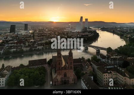 Basilea, primavera, Reno, Svizzera, Basilea, skyline, Münster, Canton Baselstadt, alba, atmosfera mattutina, alba Foto Stock