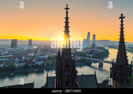 Basilea, primavera, Reno, Svizzera, Basilea, skyline, Münster, Canton Baselstadt, alba, atmosfera mattutina, alba Foto Stock