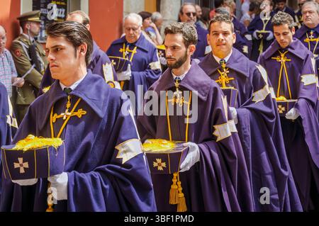 Toledo, Spagna, 19 giugno 2014: Oro e cremisi: L'eleganza del Corpus Christi Foto Stock
