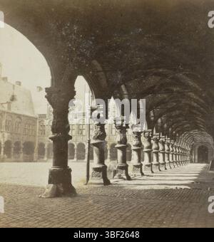 Liegi, Queval, Jules, la Belgique pittoresco e monumentale, vedute del Belgio, Liegi, palais de Justice, vue pry sous la Gallery de l'ouest, faccia in una galleria del cortile del Palazzo dei principi vescovi di Liegi, Liegi (città), verso - incollato, stereografo, stereofoto, foto, n. 1768, altezza 85 mm, larghezza 176 mm, francese, 1824, fotografo, 1866 - 1870, cartone, carta fotografica, carta fotografica, stampa albume, stampa albumina Foto Stock